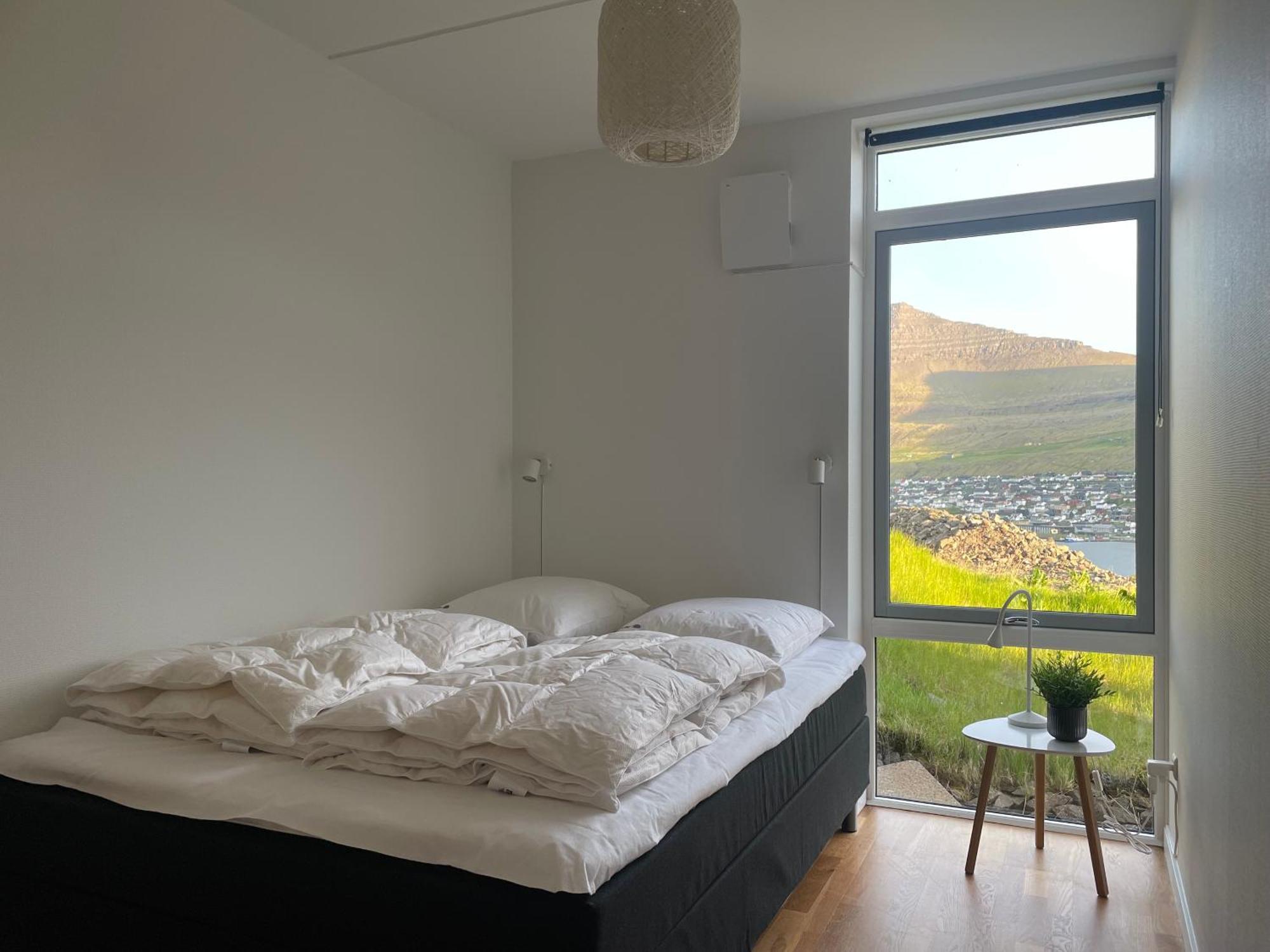 Unique Sea & Landscape View And Spacious Apartment Klaksvík Exterior foto